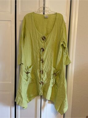 Click by Color Me Cotton Lime Green Tunic Top with Decorative Wooden Buttons